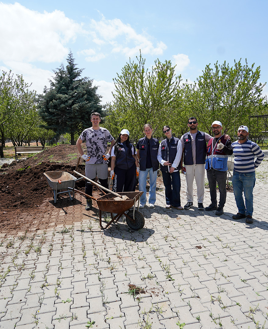 Gaziantep'in Yeşili İçin Uluslararası Gönüllülerle Sahadayız
